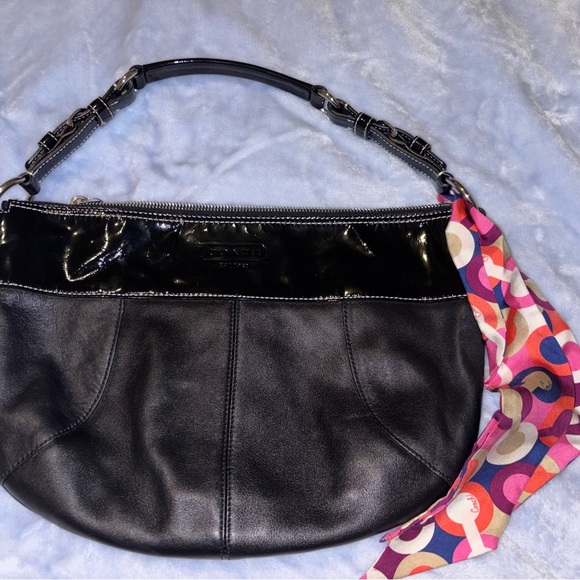 COACH Laura Black Leather Hobo purse with Patent Leather trim C1026- F14886 - Picture 3 of 16